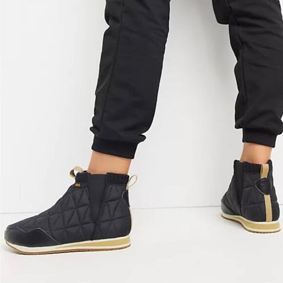 New Teva moccasinsĀ boots size 6āblack New - Picture 1 of 8